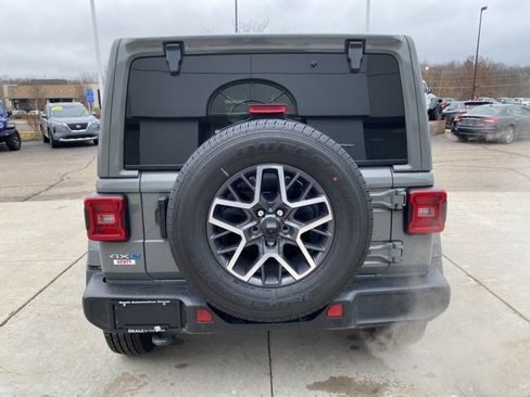 Used 2021 Jeep Wrangler Unlimited Sahara w/ Cold Weather Group image 4