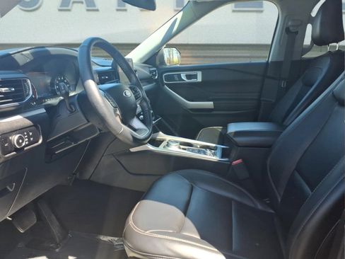 Used 2023 Ford Explorer XLT w/ Equipment Group 202A AWD/4WD image 15