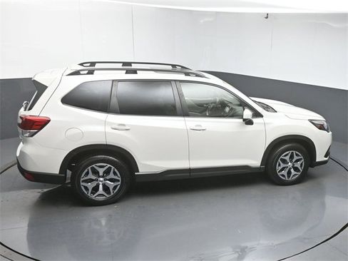 Used 2023 Subaru Forester Premium image 47