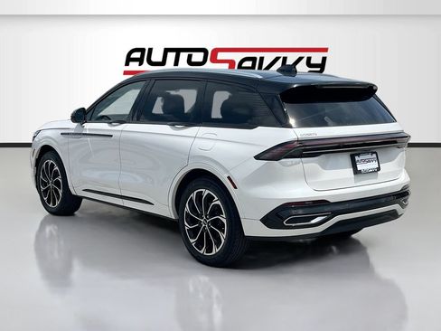 Used 2025 Lincoln Nautilus Reserve AWD/4WD image 5