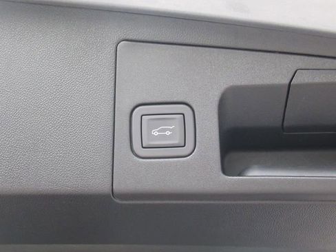 New 2025 Cadillac XT5 Luxury image 28