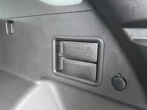 Used 2024 Chevrolet Equinox LT image 32