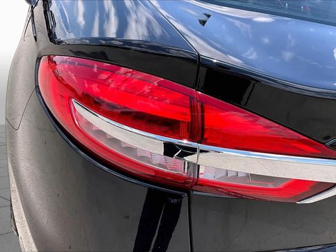 Used 2020 Ford Fusion SE FWD image 28