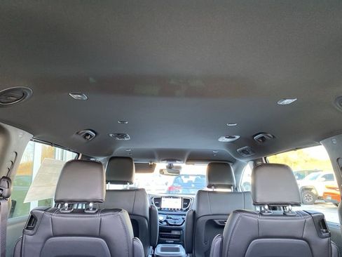 New 2026 Chrysler Pacifica Select image 20