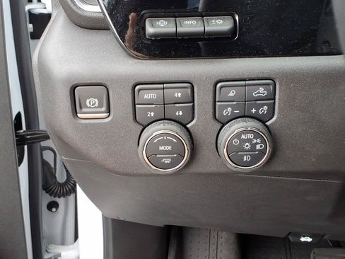 Used 2024 Chevrolet Silverado 1500 High Country w/ High Country Premium Package AWD/4WD image 21