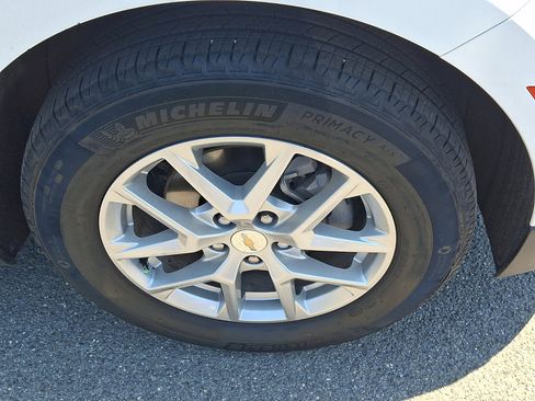 Used 2024 Chevrolet Equinox LT FWD image 9