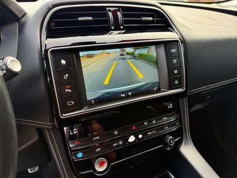 Used 2017 Jaguar F-PACE R-Sport image 19