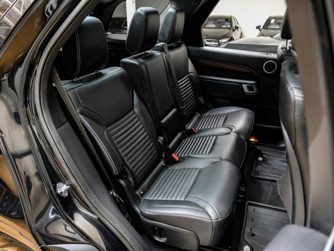 Used 2023 Land Rover Discovery S R-Dynamic image 41