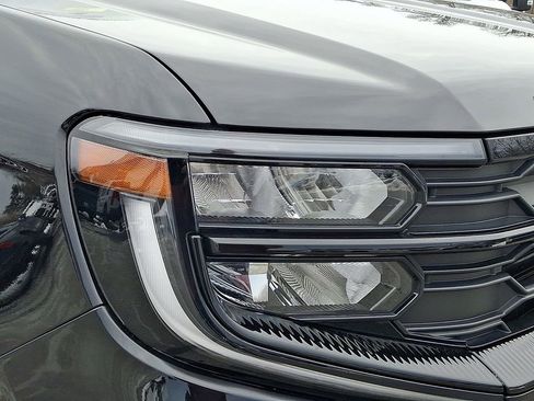 Used 2025 Ford Expedition Active image 9