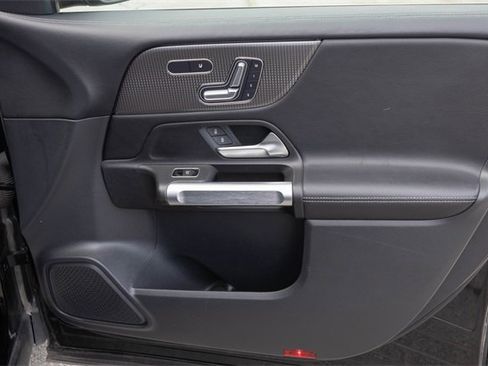 Used 2023 Mercedes-Benz GLB 250 4MATIC image 16