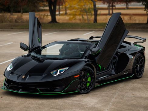 Used 2021 Lamborghini Aventador SVJ image 4