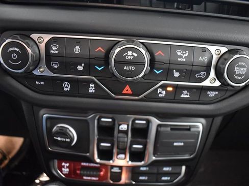 New 2025 Jeep Gladiator Mojave w/ Safety Group image 25