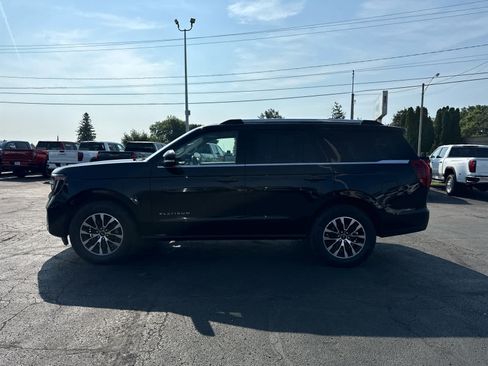 Used 2025 Ford Expedition Platinum AWD/4WD image 2