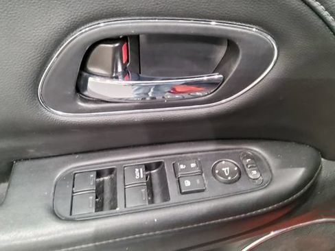 Used 2020 Honda HR-V Touring image 33