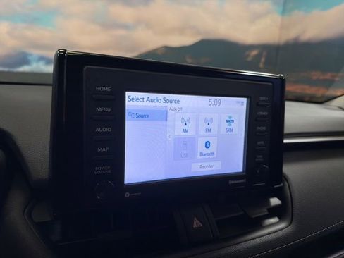 Used 2022 Toyota RAV4 XLE AWD/4WD image 36