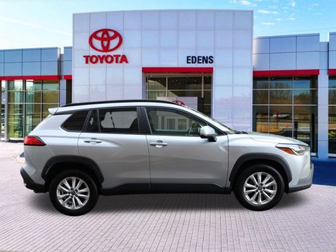 Used 2024 Toyota Corolla Cross LE AWD/4WD image 2
