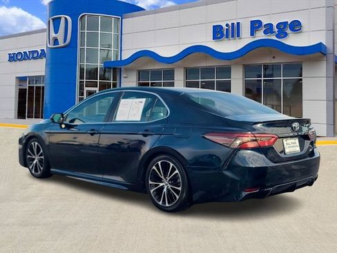 Used 2018 Toyota Camry SE image 6