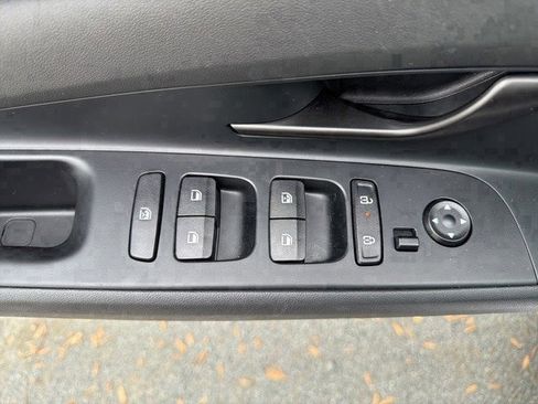 Certified 2025 Hyundai Elantra SEL image 11