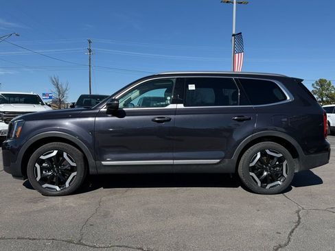 Used 2025 Kia Telluride S image 4