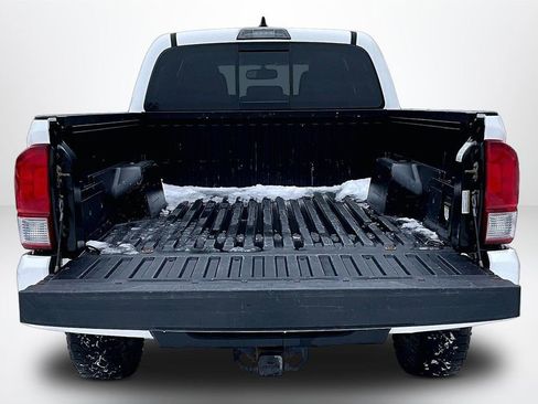 Used 2017 Toyota Tacoma SR5 image 7