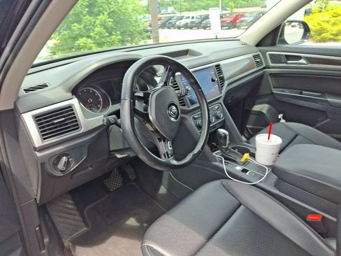 Used 2019 Volkswagen Atlas SE FWD image 2