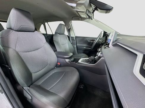 Used 2025 Toyota RAV4 XLE AWD/4WD image 29