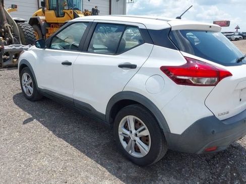 Used 2020 Nissan Kicks S FWD image 3