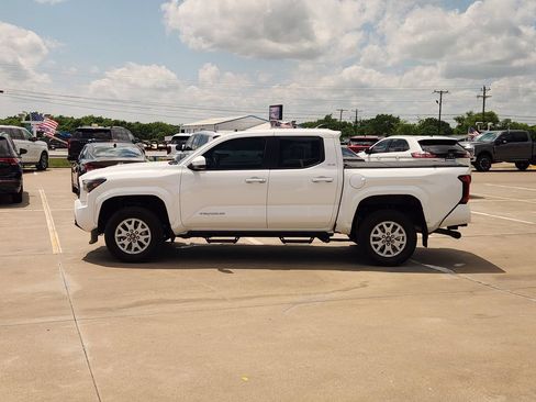 Used 2025 Toyota Tacoma SR5 RWD image 4