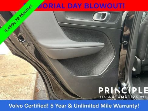 Certified 2025 Volvo XC40 B5 Core AWD/4WD image 32