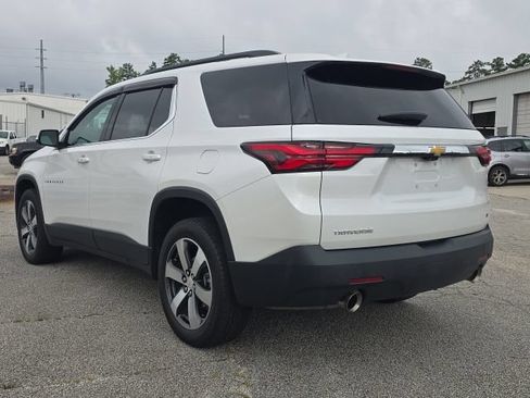 Used 2023 Chevrolet Traverse LT w/ LT Premium Package FWD image 3