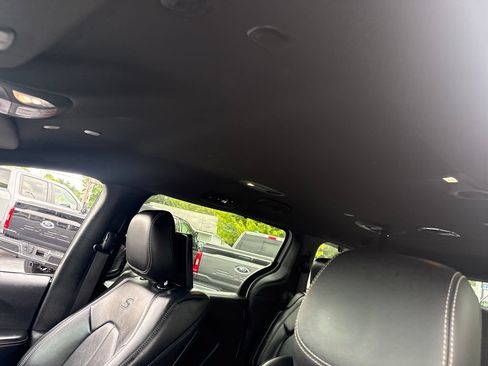 Used 2021 Chrysler Pacifica Touring-L w/ Uconnect Theater Family Group FWD image 26