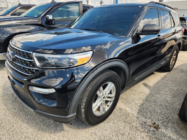 Used 2023 Ford Explorer XLT w/ Equipment Group 202A RWD image 3