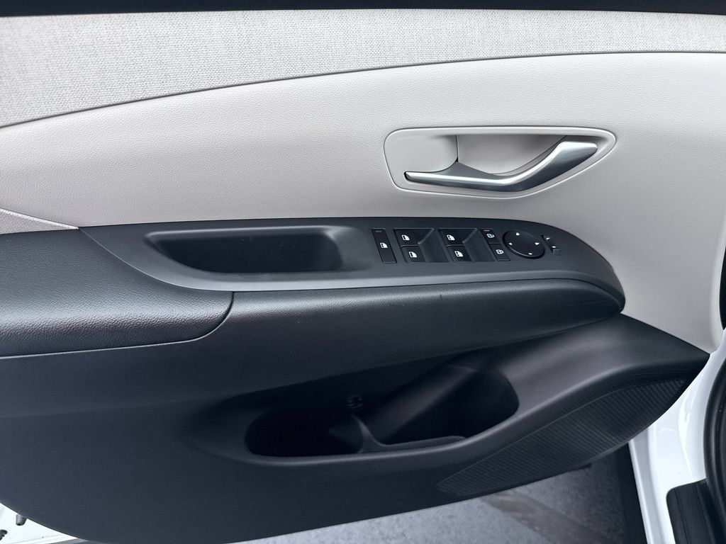 Certified 2025 Hyundai Tucson SEL AWD/4WD image 9