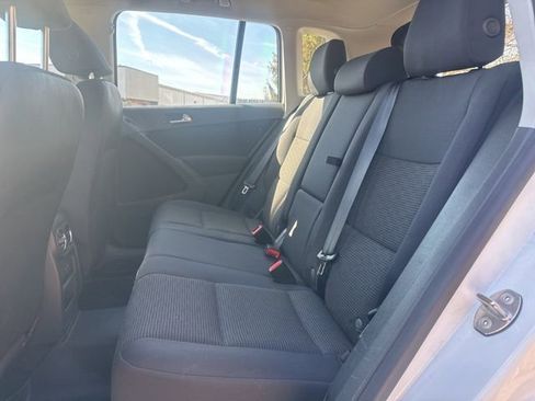 Used 2017 Volkswagen Tiguan Limited image 19