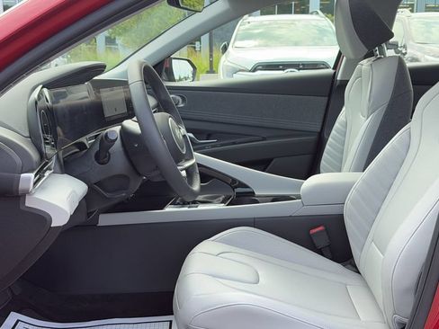 Used 2025 Hyundai Elantra Limited w/ Cargo Package FWD image 10