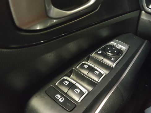 Used 2022 Kia Sorento S w/ Panoramic Sunroof Package FWD image 27