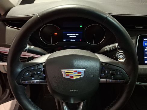 Certified 2023 Cadillac XT4 Luxury w/ Cold Weather Package FWD image 12