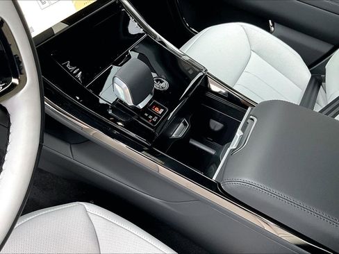 New 2026 Land Rover Range Rover Sport Dynamic SE AWD/4WD image 8