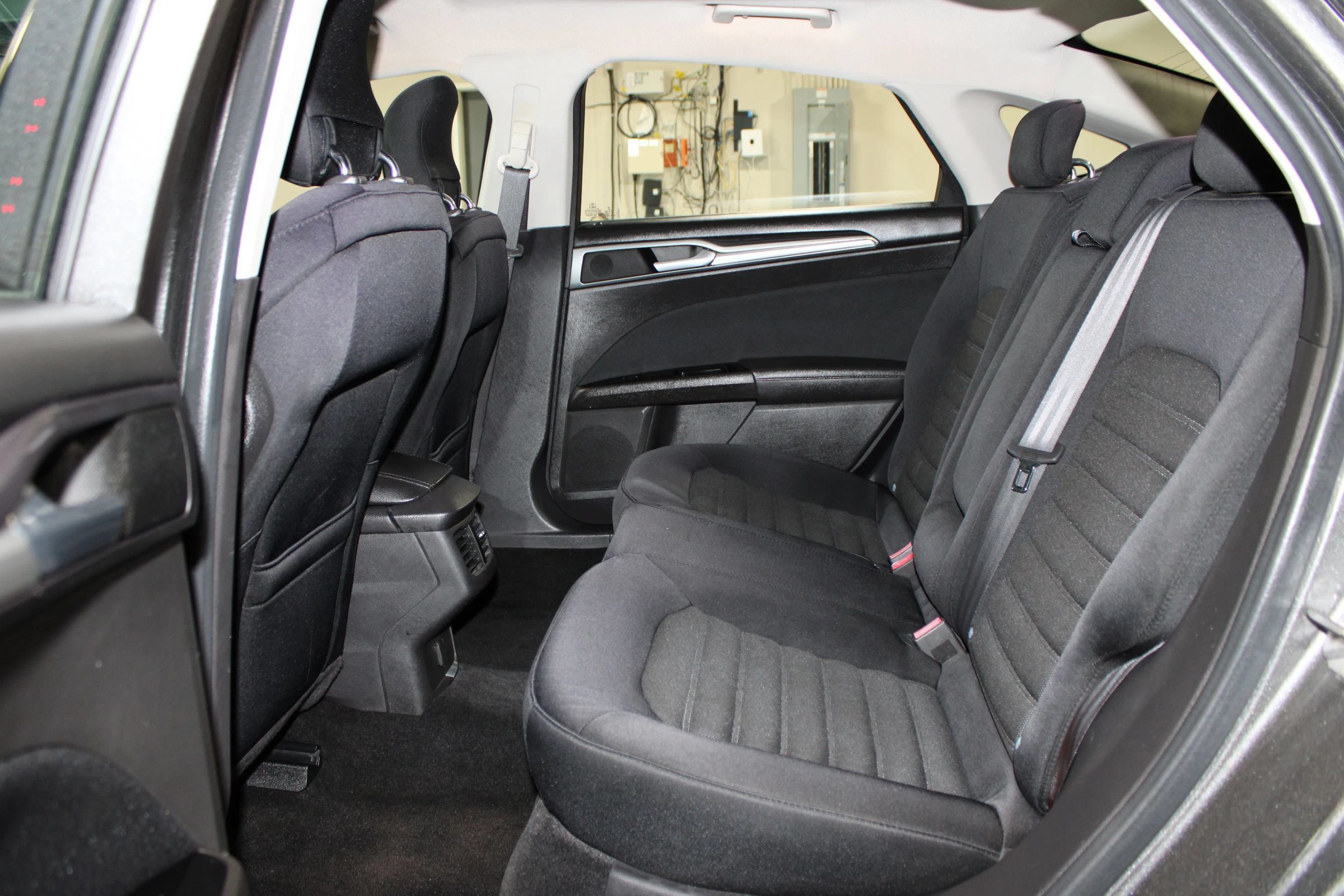 Used 2014 Ford Fusion SE FWD image 22