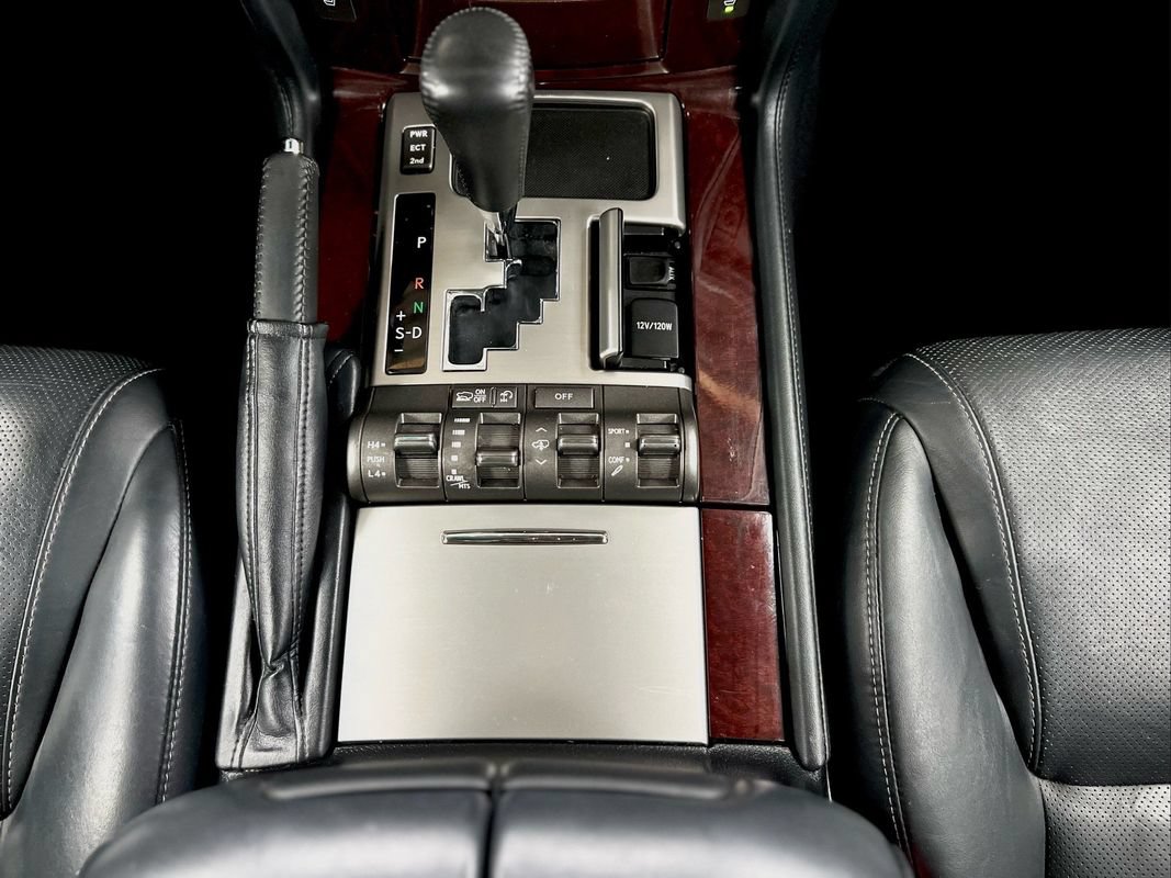Used 2015 Lexus LX 570 4WD w/ Luxury Package image 37