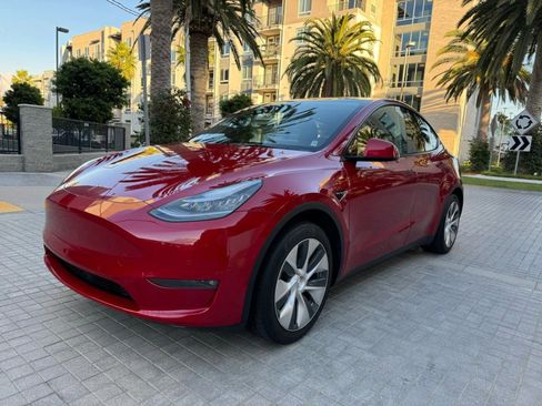 Used 2023 Tesla Model Y 2WD image 3