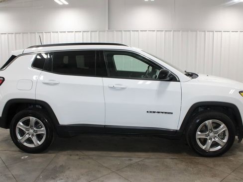 Used 2024 Jeep Compass Latitude AWD/4WD image 11