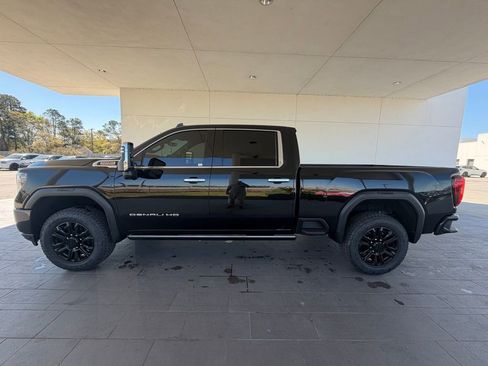 Used 2021 GMC Sierra 3500 Denali w/ Denali Black Diamond Edition image 9