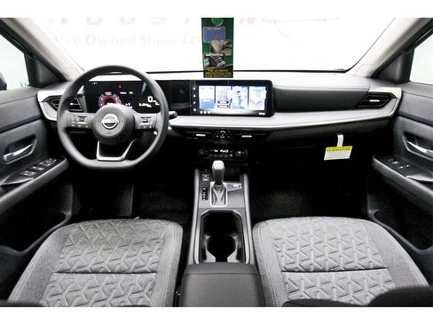 New 2026 Nissan Kicks SV w/ SV Premium Package image 7