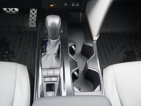 Used 2025 Toyota Camry SE image 13