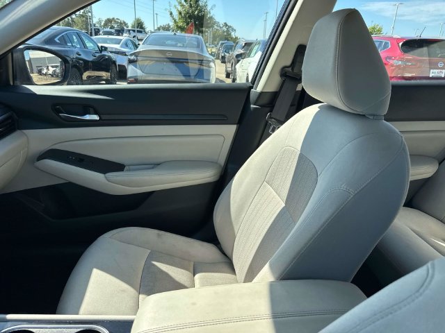 Used 2024 Nissan Altima 2.5 SV FWD image 21