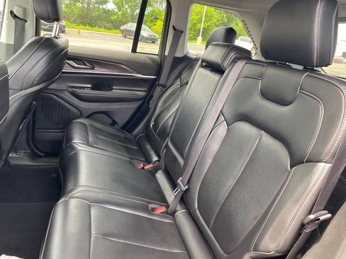 Used 2023 Jeep Grand Cherokee Limited AWD/4WD image 19
