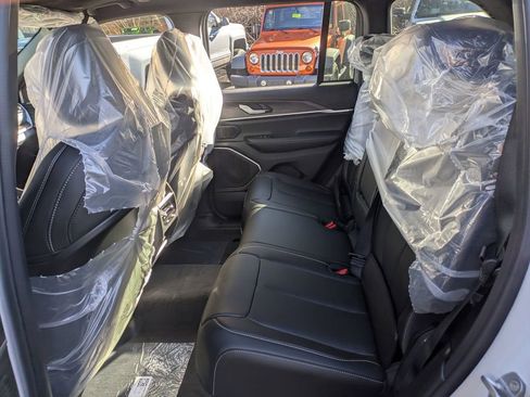 New 2026 Jeep Grand Cherokee Limited image 21