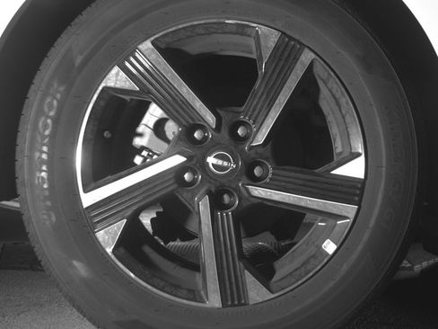 Used 2025 Nissan Sentra SV FWD image 15