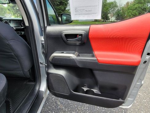 Used 2020 Toyota Tacoma SR5 AWD/4WD image 22